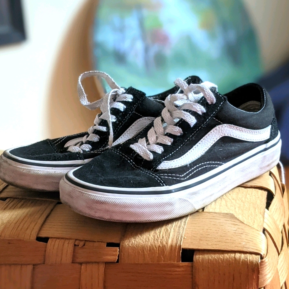Black and white Old Skool platform vans